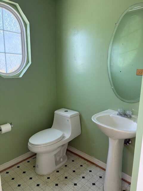 Building Photo - Charming townhouse on Metro bus line, shor...