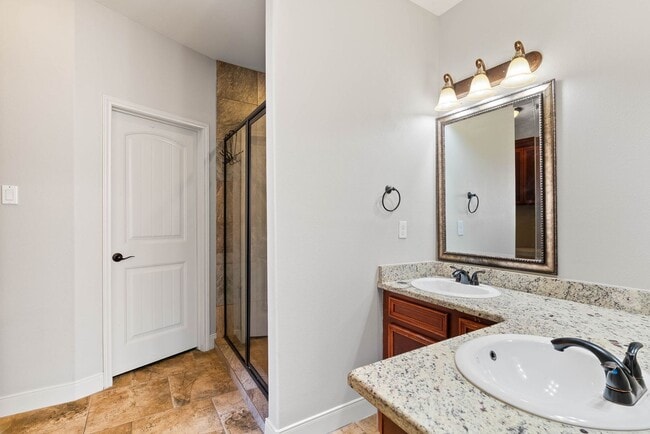 Building Photo - 4 Bedroom 3 Bath on the Island