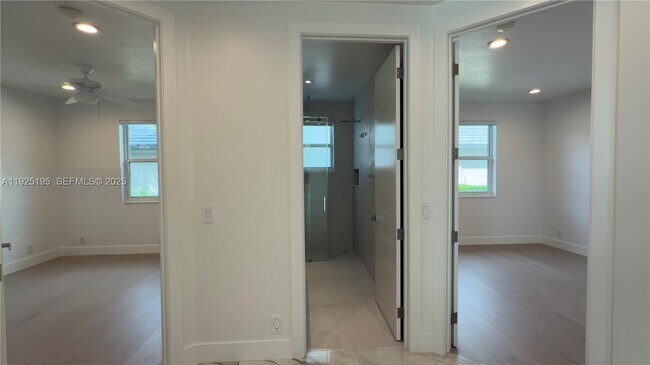 Building Photo - 3763 Oak Ridge Cir