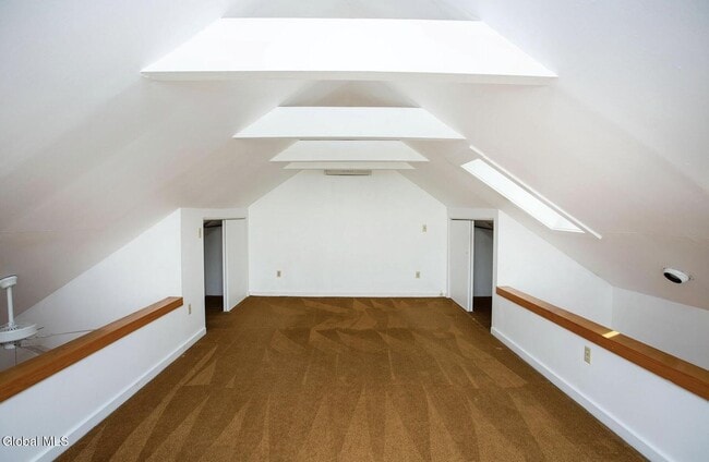 Building Photo - 586 N Broadway