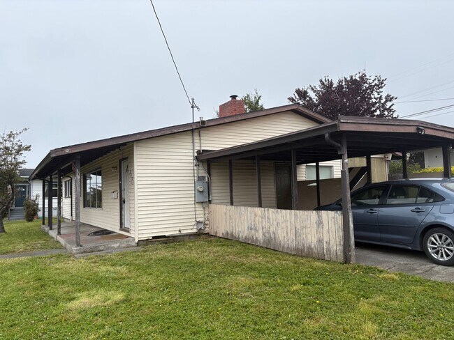 Building Photo - 3 Bed 1 Bath House Eureka