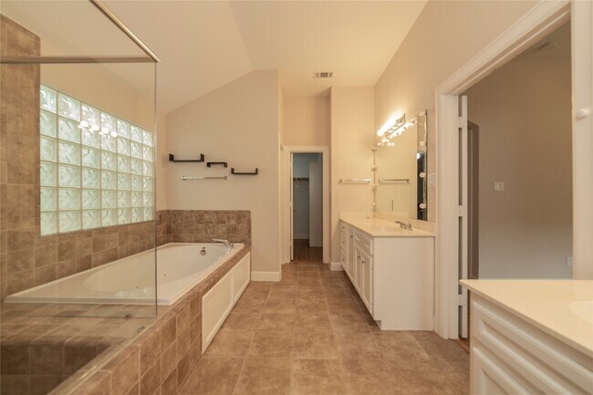 Building Photo - 3718 Main Aspen Dr