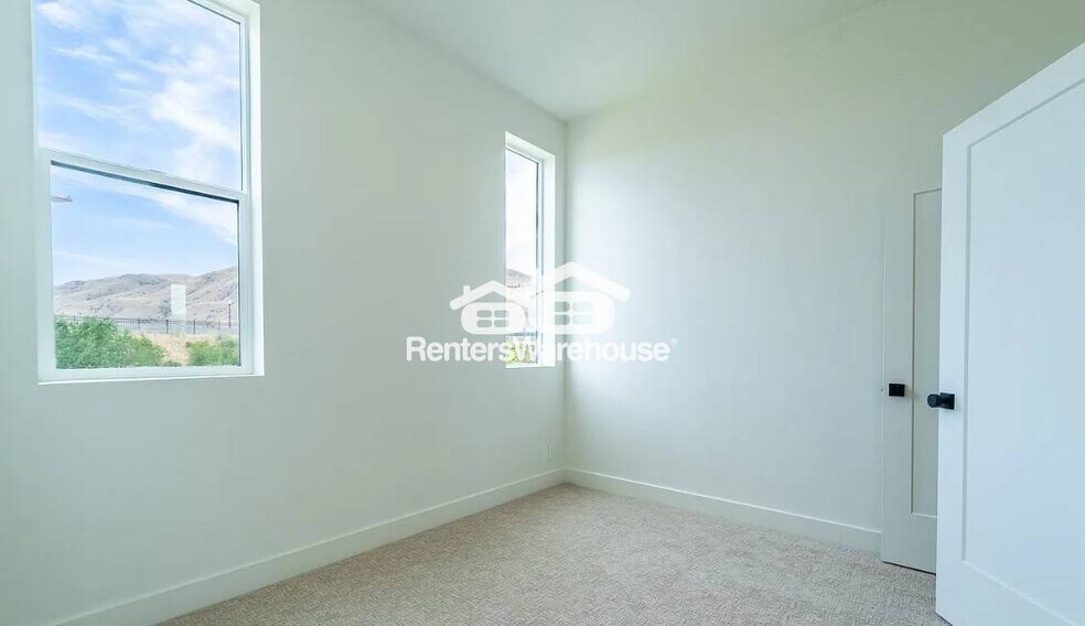 Building Photo - 544 N 600 W
