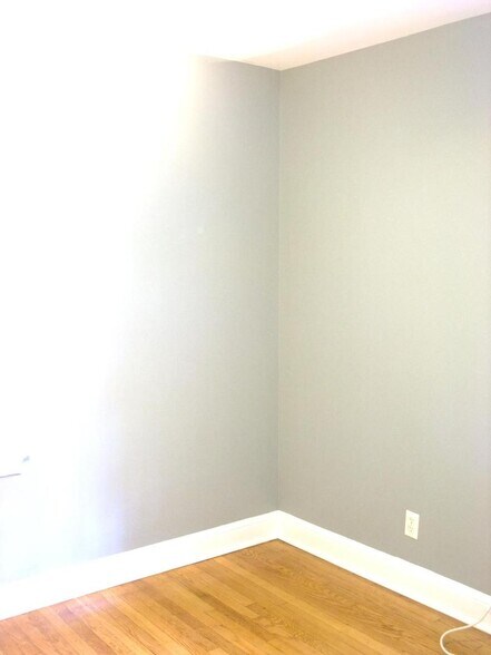 Building Photo - 8401 Greenwood Ave