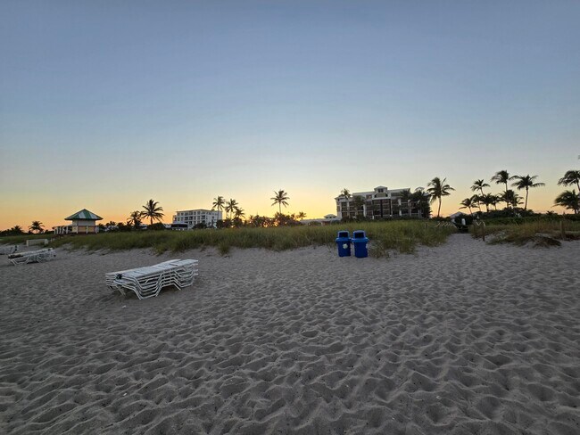 Building Photo - 60 Venetian Dr