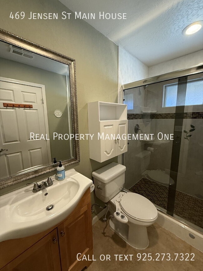 Building Photo - 469 Jensen St