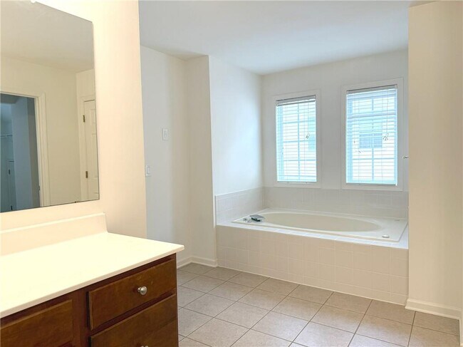 Building Photo - 3240 Bentbill Crossing