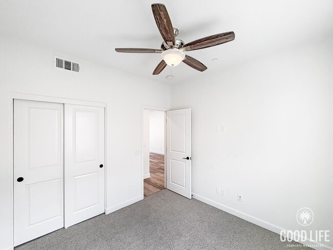 Building Photo - Stunning 3B/3BA Townhome in Oceanside!