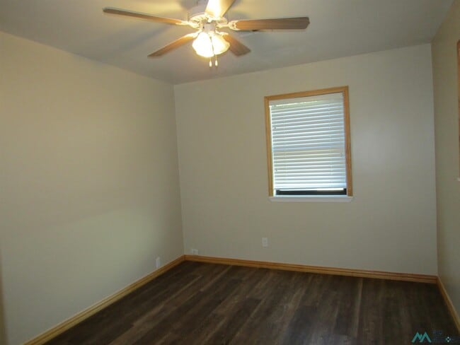 Building Photo - 1915 Villa Dr