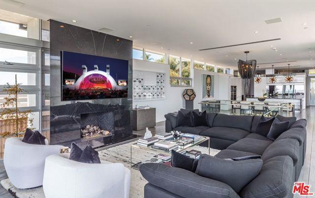 Building Photo - 1474 Blue Jay Way