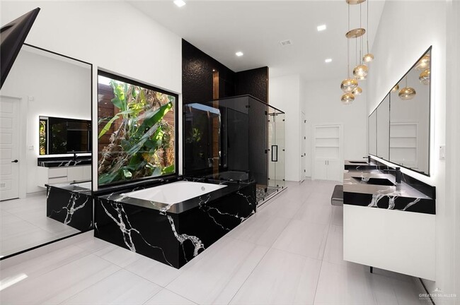 Building Photo - 43 Antigua Dr