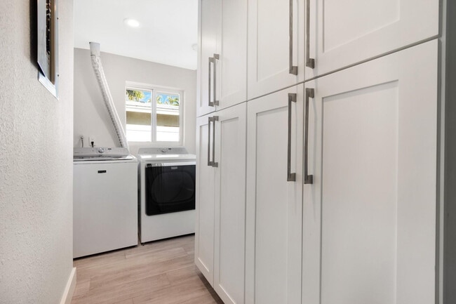 Building Photo - 5821 NE 14th Way