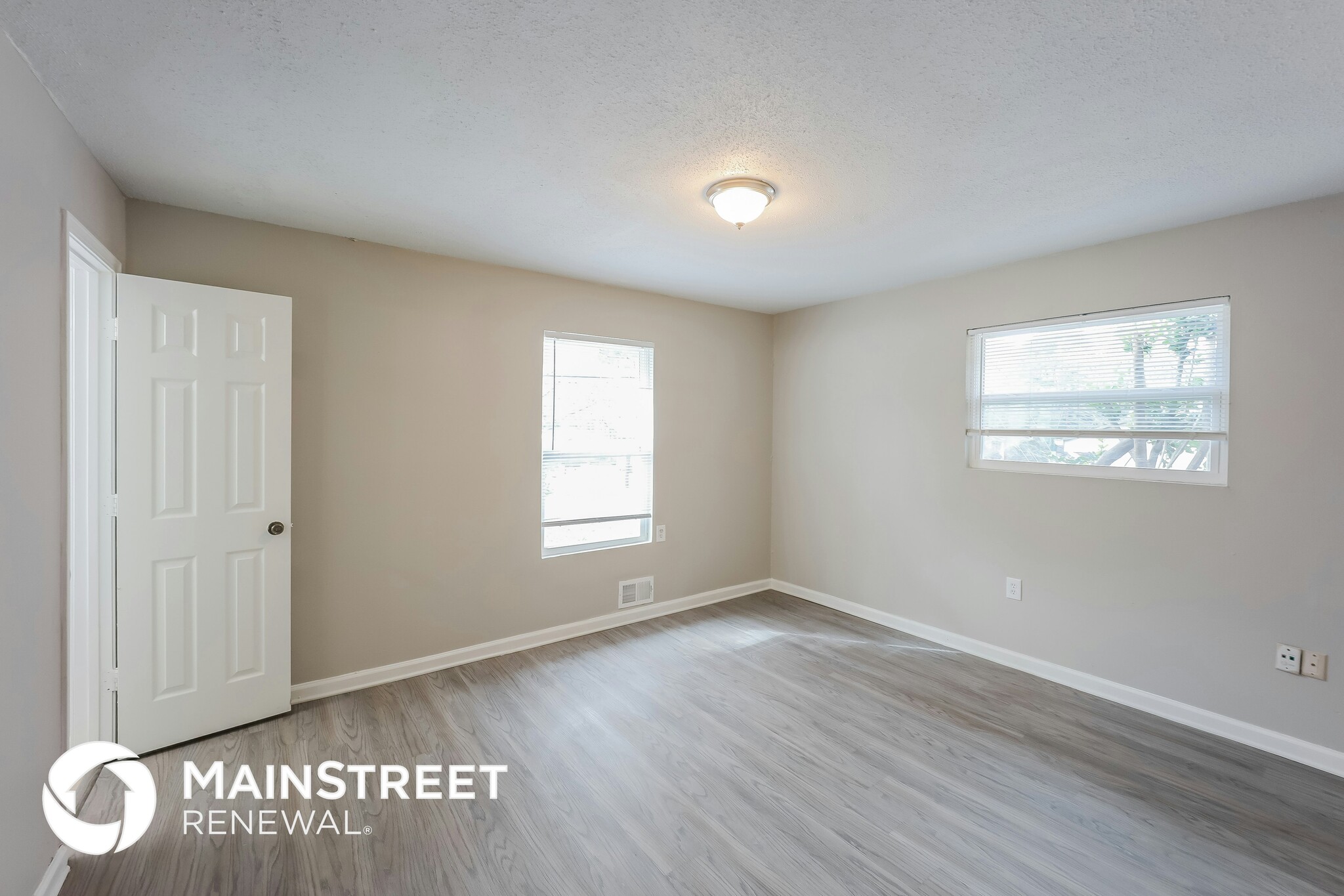 Building Photo - 2073 Louis Xiv Ln