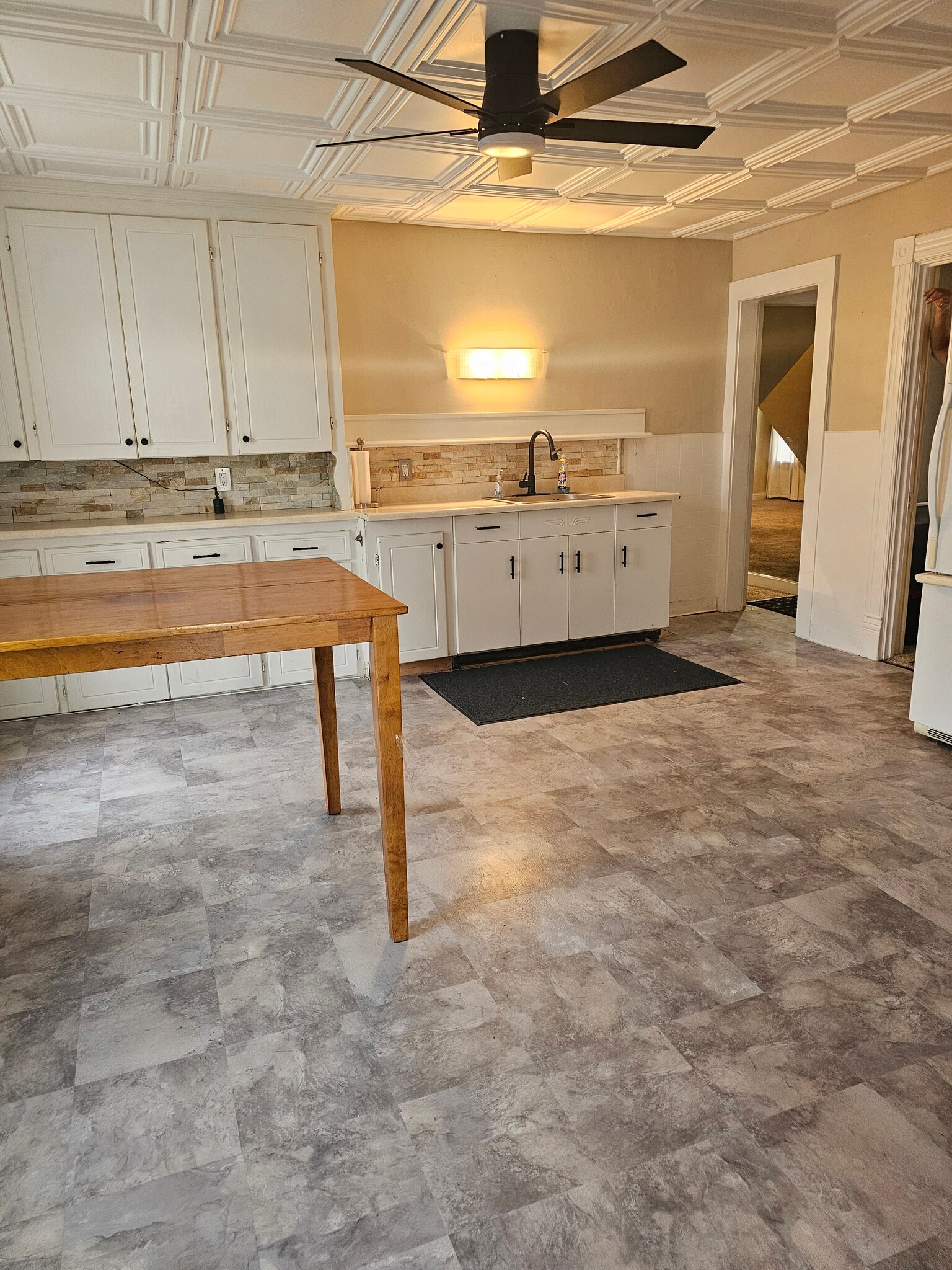 Kitchen - 105 Laverack Ave