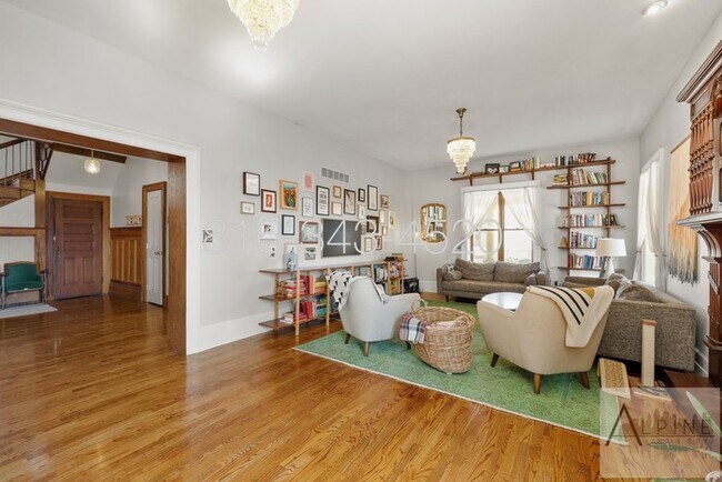 Building Photo - Indoor Pool! FULLY Furnished Short or Mid Term Rental