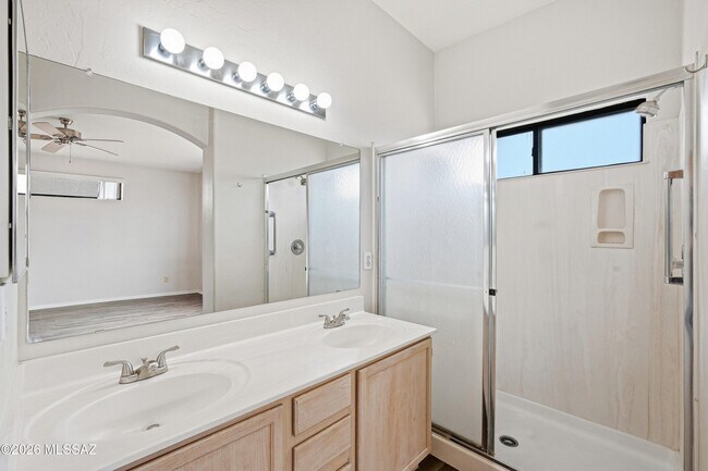 Building Photo - 1342 W Hopbush Way
