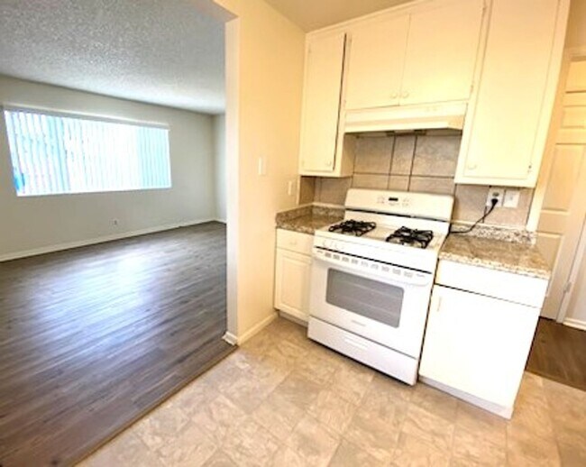 Building Photo - ora211