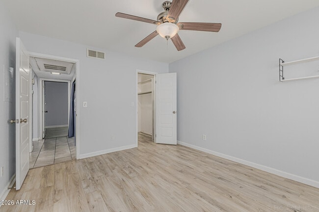 Building Photo - 1005 W Laguna Dr