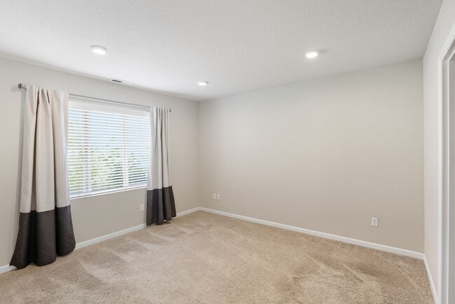 Building Photo - Lovely 3 Bedroom 2.5 Bath Sherwood Townhom...