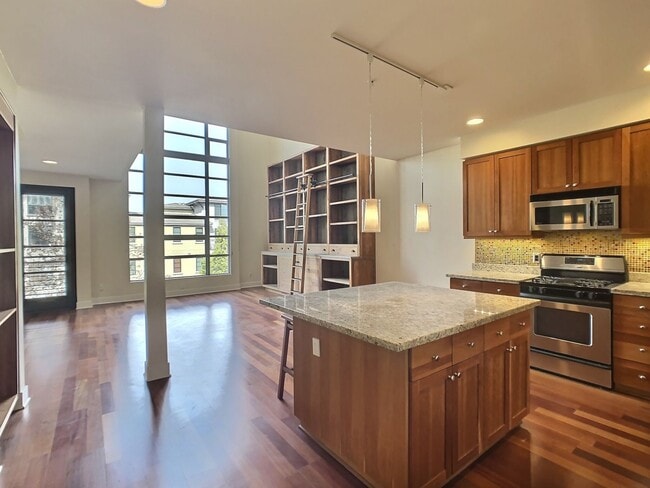 Primary Photo - BRIGHT, SPACIOUS 1BD/1.5BA LOFT IN JAPANTOWN - DOWNTOWN SAN JOSE