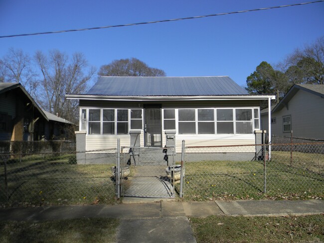 Primary Photo - 4305 Pulaski St