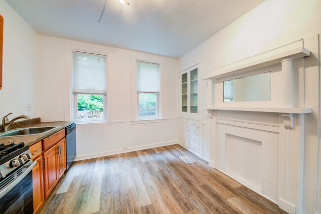 Building Photo - Available JUNE 2026 - Spacious 2 Bedroom Home in Mt. Washington!