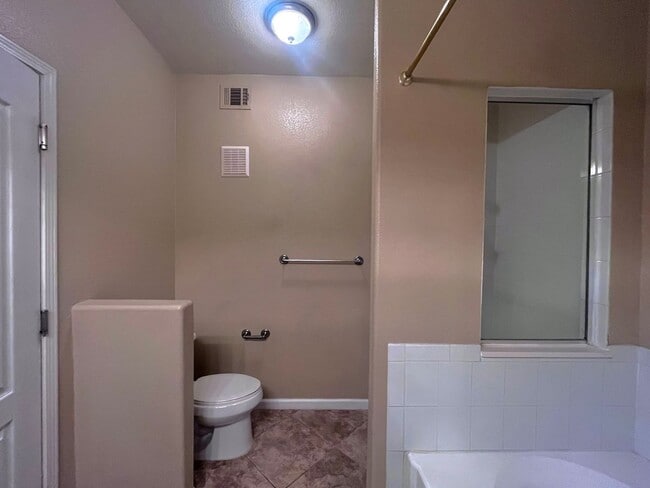 Building Photo - COMING SOON!! CUTE 3 BD/2BA CONDO LOCATED ...