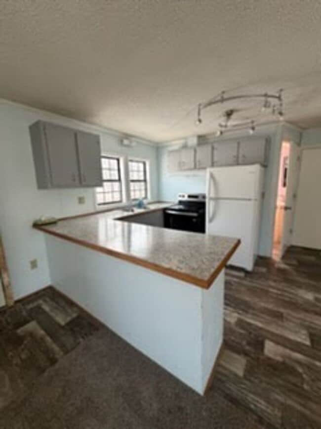 Building Photo - 7670 E 280 N