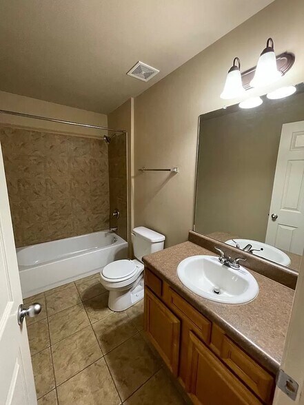 Building Photo - 33 Drews Way