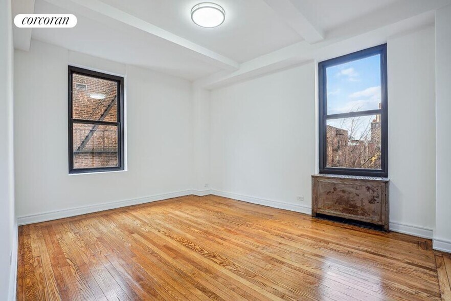 Building Photo - 200 W 16th St