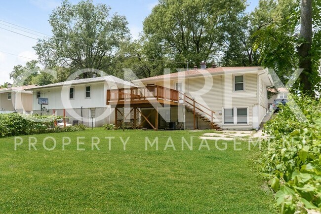 Building Photo - Huge Three-Bedroom, 1.5 Bath in KC, MO!