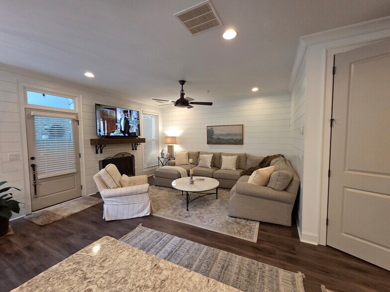 Family room with ventless fireplace - 423 Johnson Ct