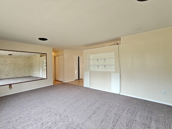 Building Photo - 65 Sandstone Ln