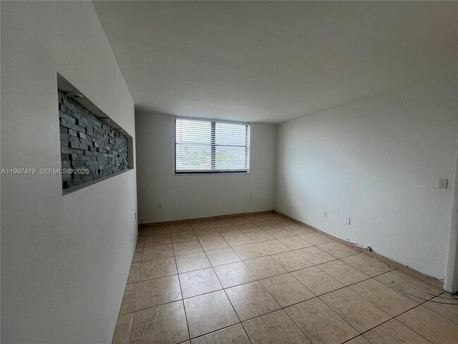 Building Photo - 7125 Bay Dr