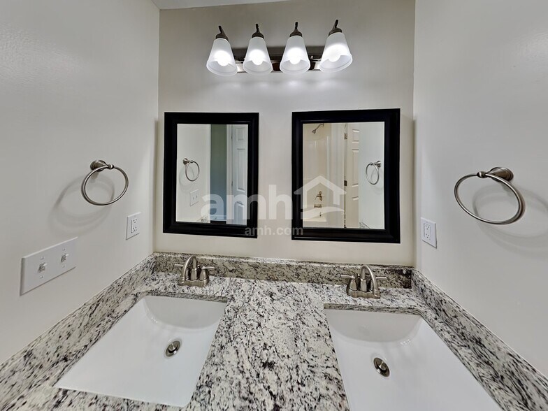 Building Photo - 515 Stetson Ct