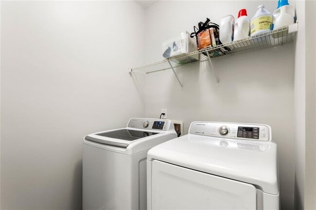 Building Photo - 4324 Laurel Creek Ct SE