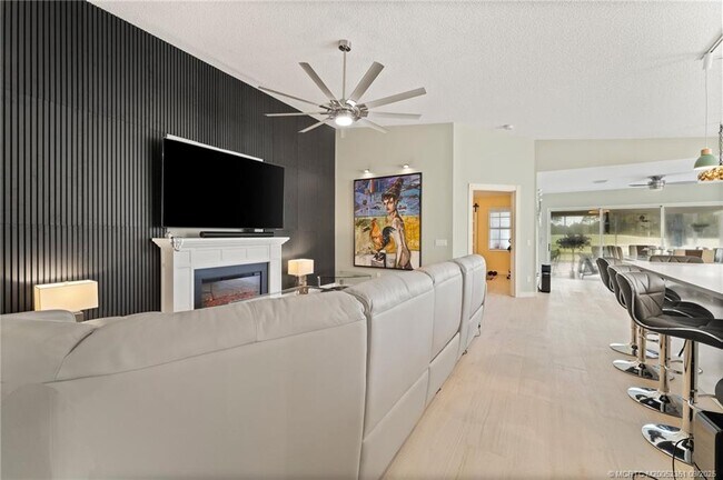 Building Photo - 1599 SW Springfield Ct