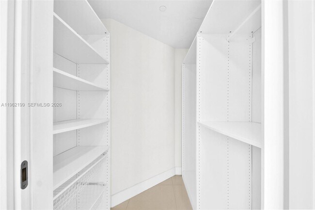 Building Photo - 1300 Brickell Bay Dr