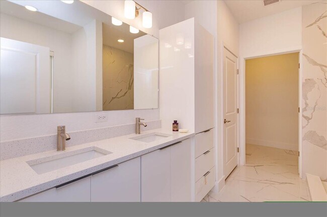 Building Photo - 6360 Chorus Dr