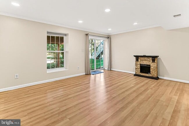Building Photo - 47497 Saulty Dr
