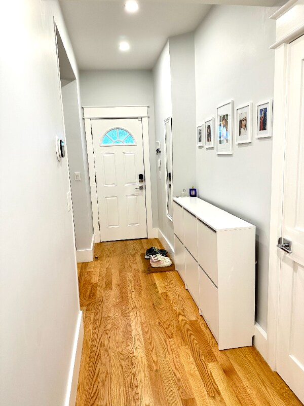 Building Photo - 326 Chelsea St