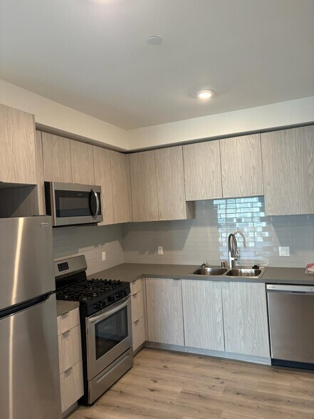 Building Photo - 10739 Kling St