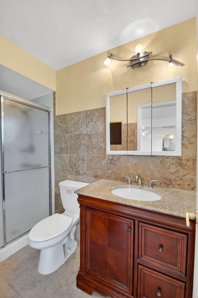 Building Photo - 374 Bennington Ln