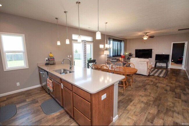 Building Photo - Beautiful Ranch Home with Open Floor Plan, Private Backyard & Luxurious Primary Suite