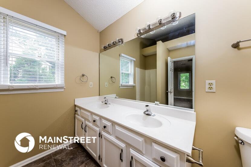 Building Photo - 7141 Avenbury Cir