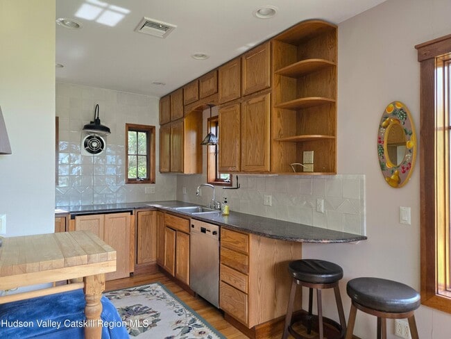 Building Photo - 84 Highland Rd