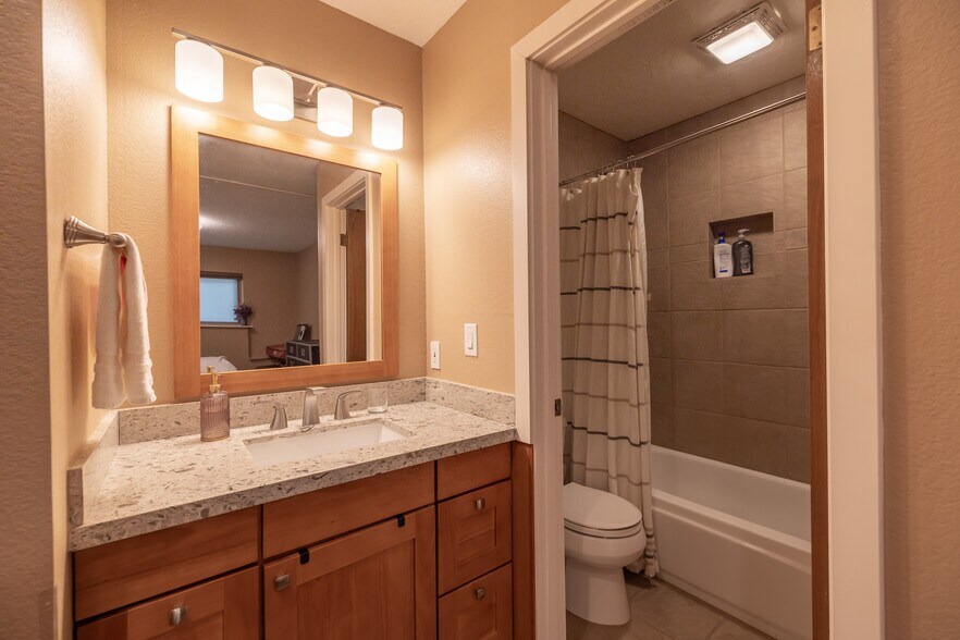 Building Photo - 2345 Boylston Ave E