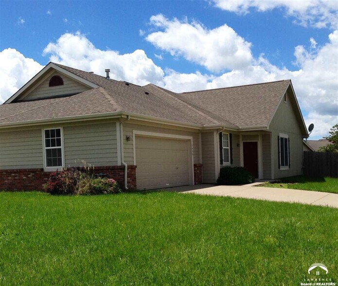 Front view - 1420 Legends Circle