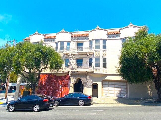 Building Photo - 2280 Pine St