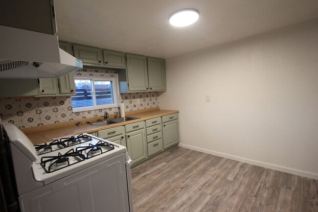 Building Photo - 1414 Griegos Rd NW